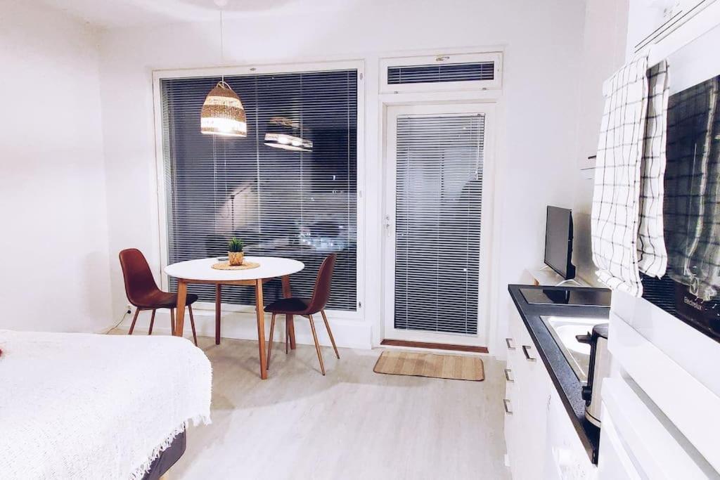 New Studio Cherry Near Helsinki Airport In Kivistoe 万塔 外观 照片
