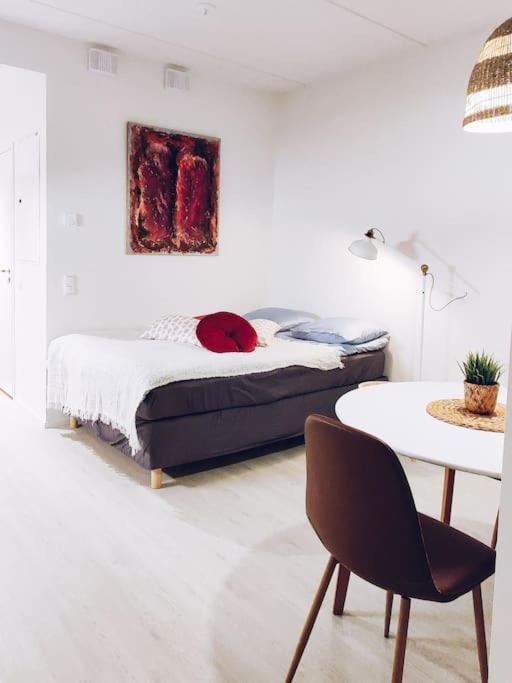 New Studio Cherry Near Helsinki Airport In Kivistoe 万塔 外观 照片